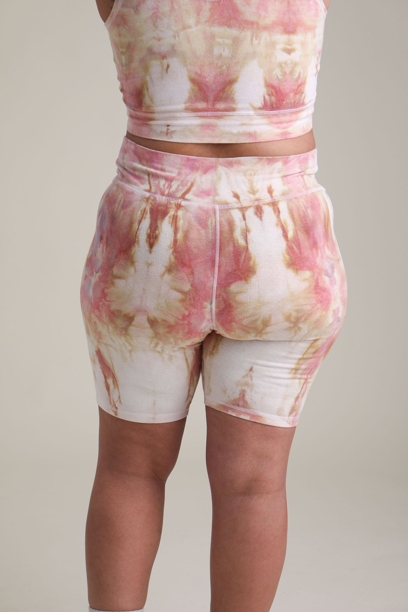 Yoga Bike Shorts in Mars Dust